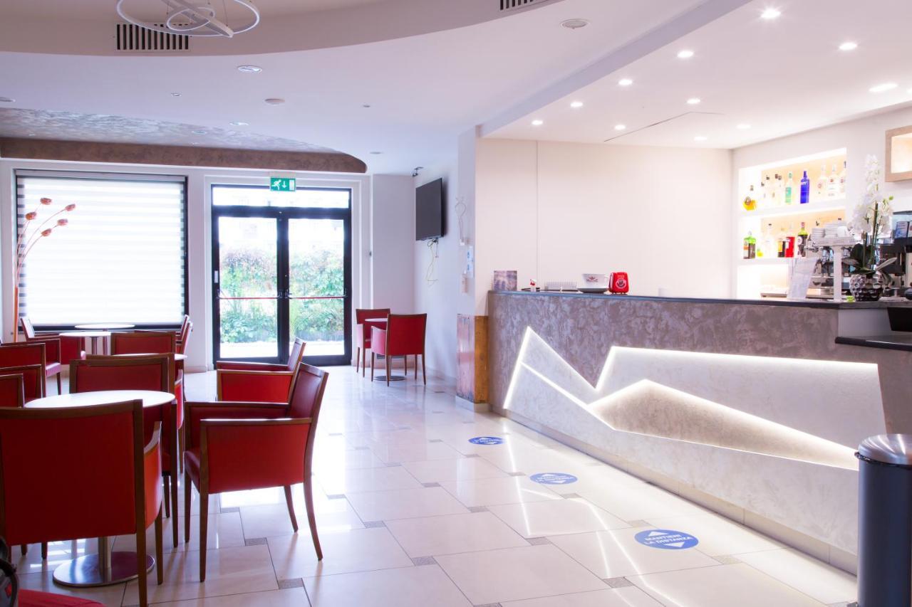 Hotel Duca Degli Abruzzi Montesilvano Bagian luar foto