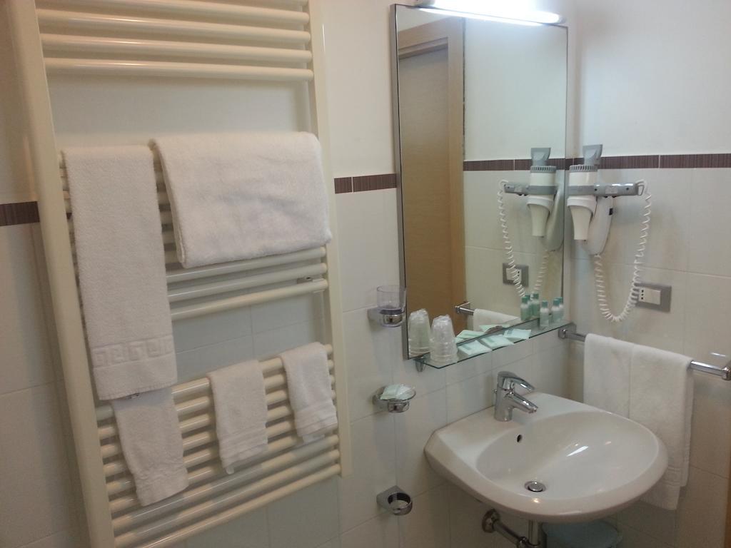 Hotel Duca Degli Abruzzi Montesilvano Bagian luar foto