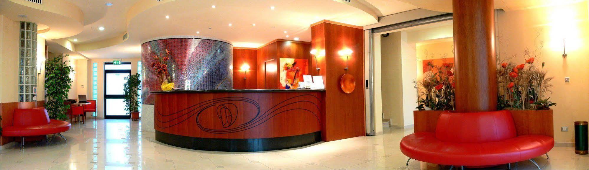 Hotel Duca Degli Abruzzi Montesilvano Bagian luar foto